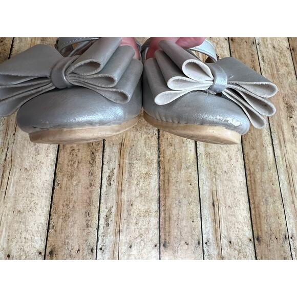 Pipperdoodles Silver Bow Shoes Toddler Size 28 (US 9) - Picture 6 of 7